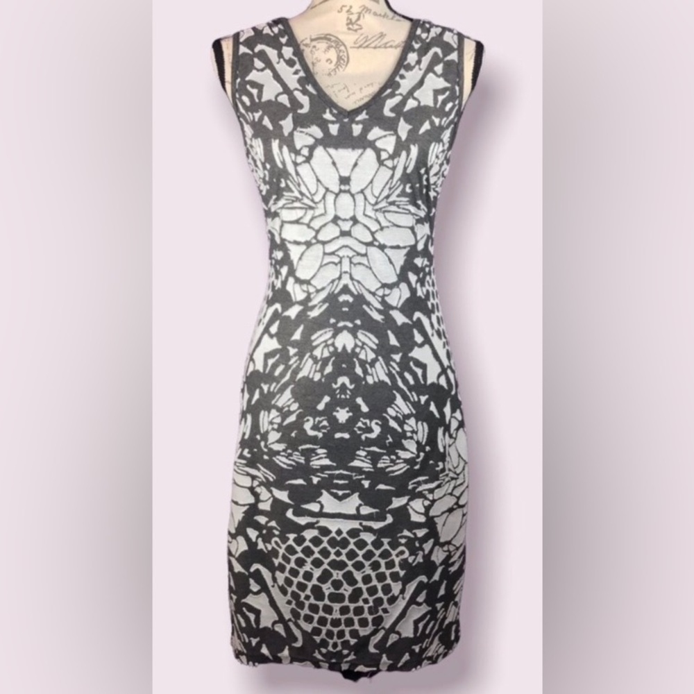 Studio M, V-neck Dress, Size Small